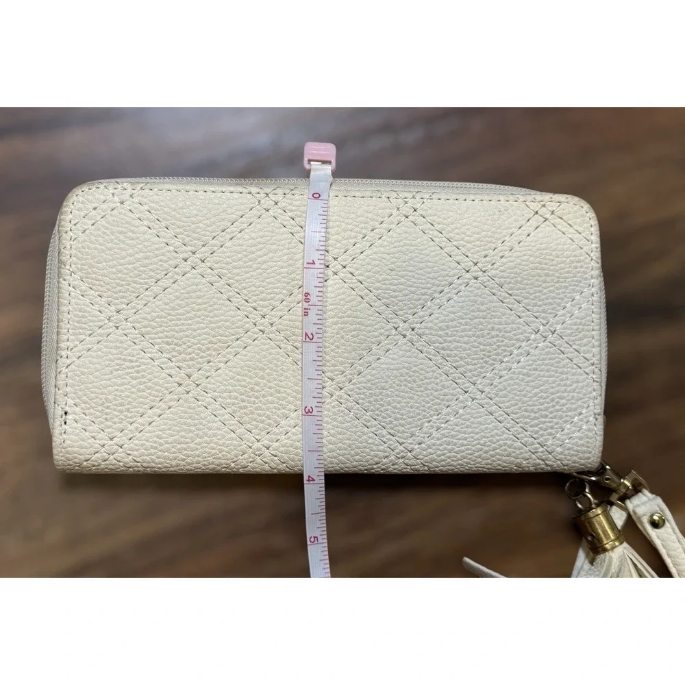 Beige Quilted Wristlet w/ Tassel – Faux Leather – Minor Stain‎